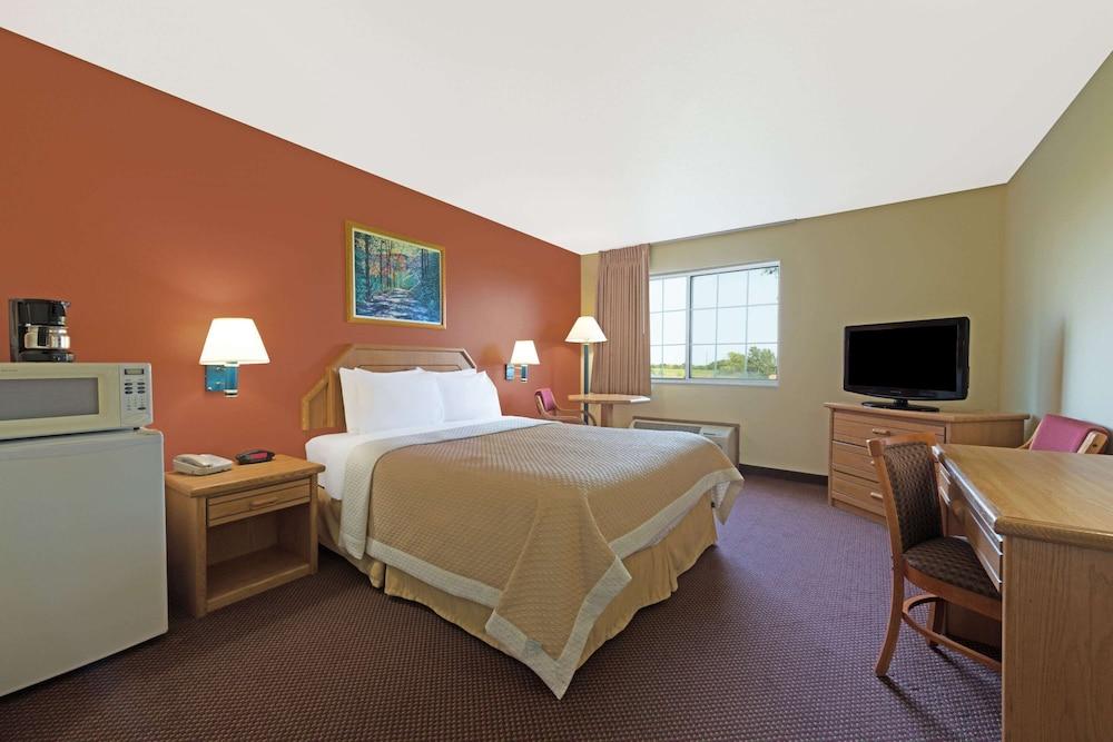 Days Inn by Wyndham Cameron photo 10