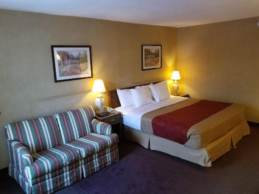 Econo Lodge Brainerd photo 16
