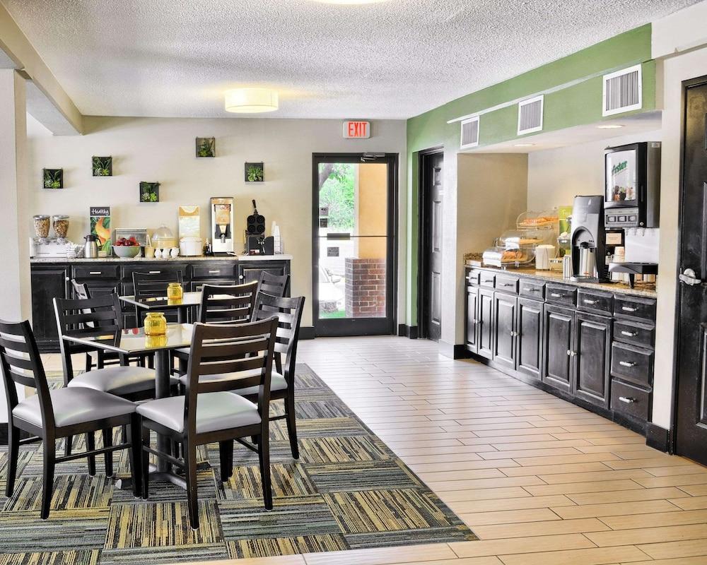 Quality Inn Thornburg photo 36