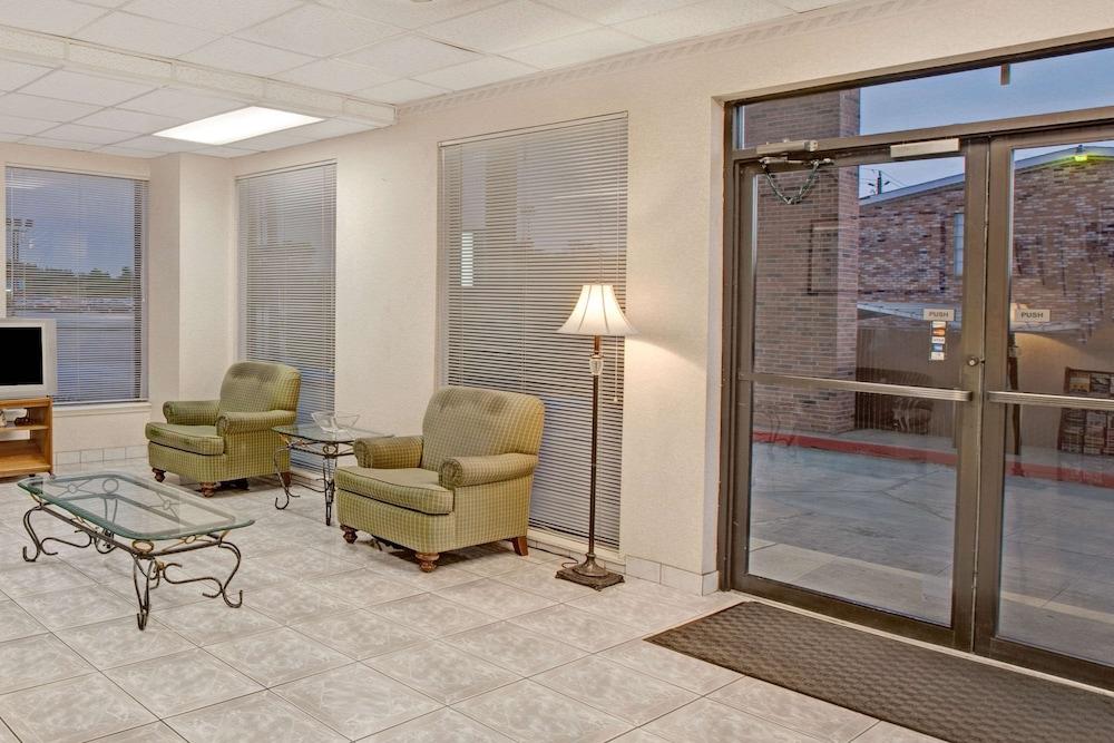 Knights Inn South Houston photo 3