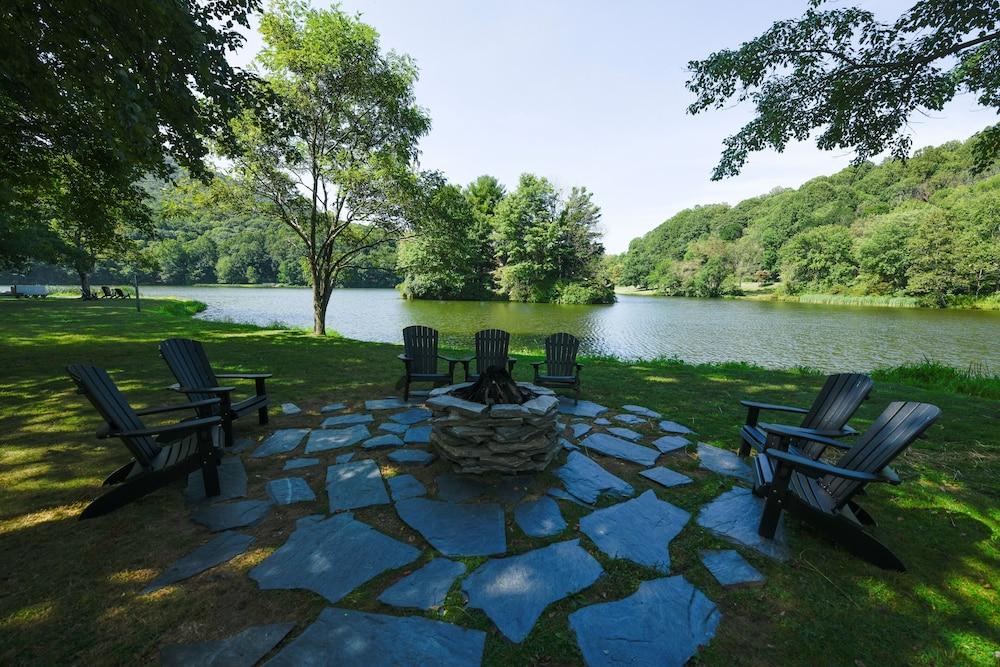 Peaks of Otter Lodge photo 31