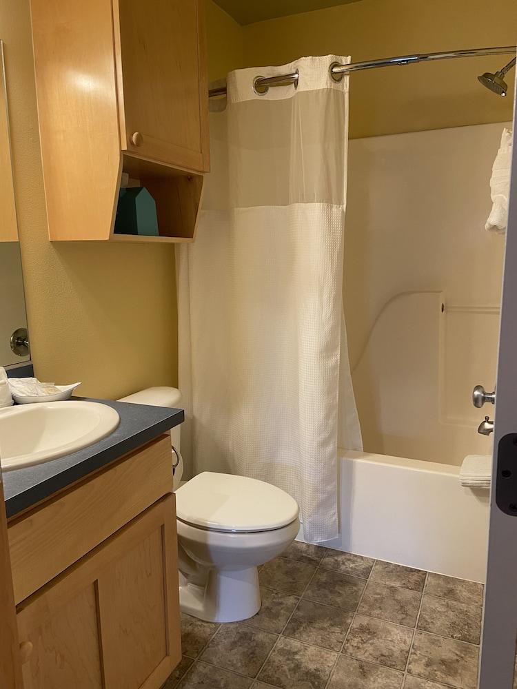 Sea Breeze Court photo 4