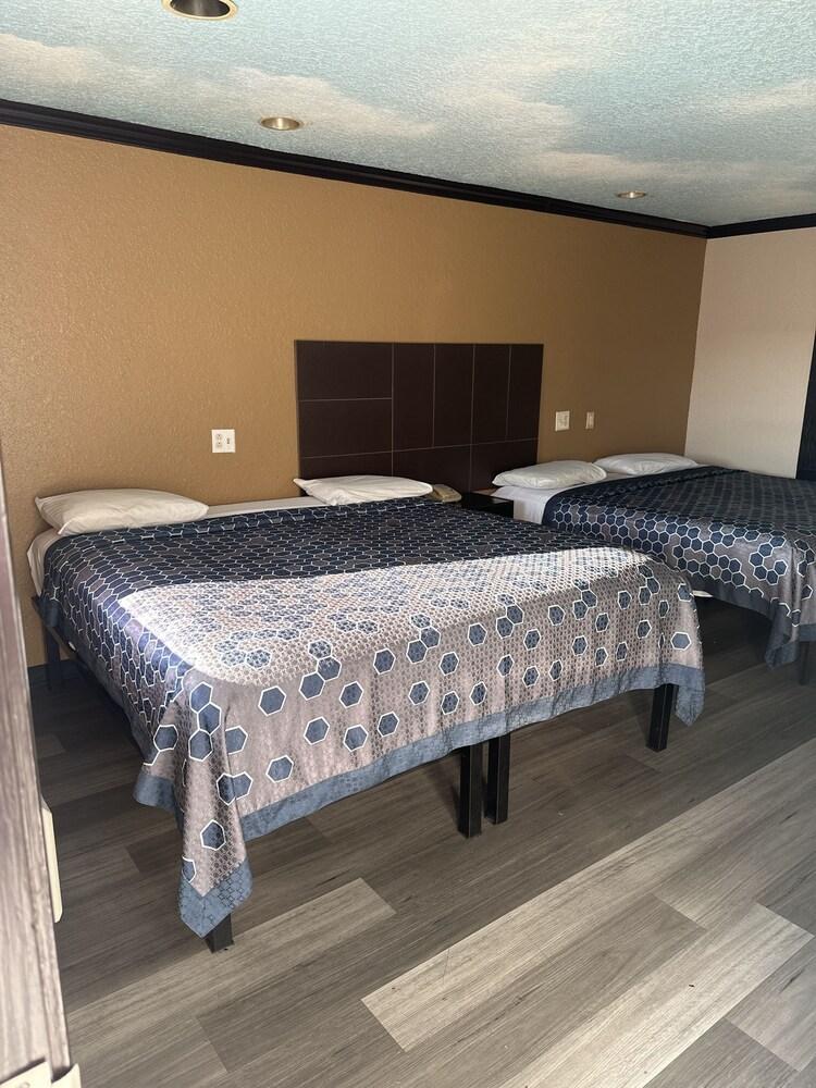 Luxury Inn and Suites photo 7