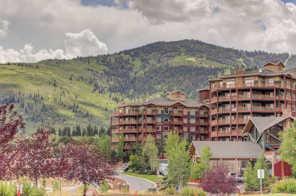 The Residences at Blackstone photo 25