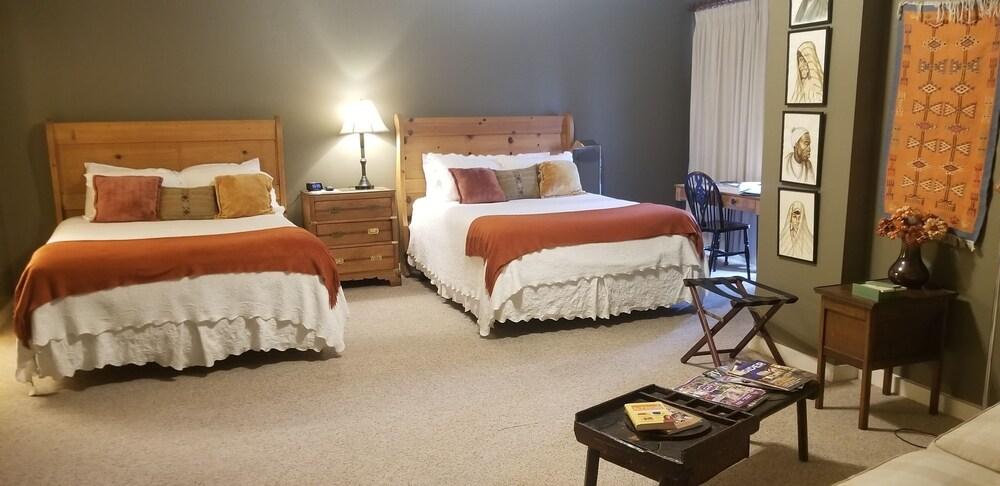 Downtown Guest Quarters Hotel photo 4