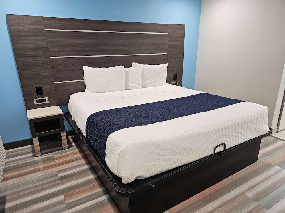 Travelodge by Wyndham Fullerton Near Anaheim photo 14