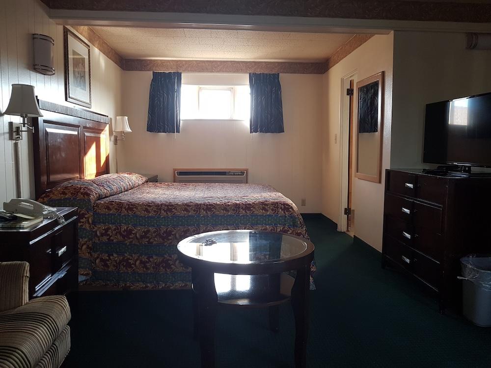 Town House Motel Inc photo 16