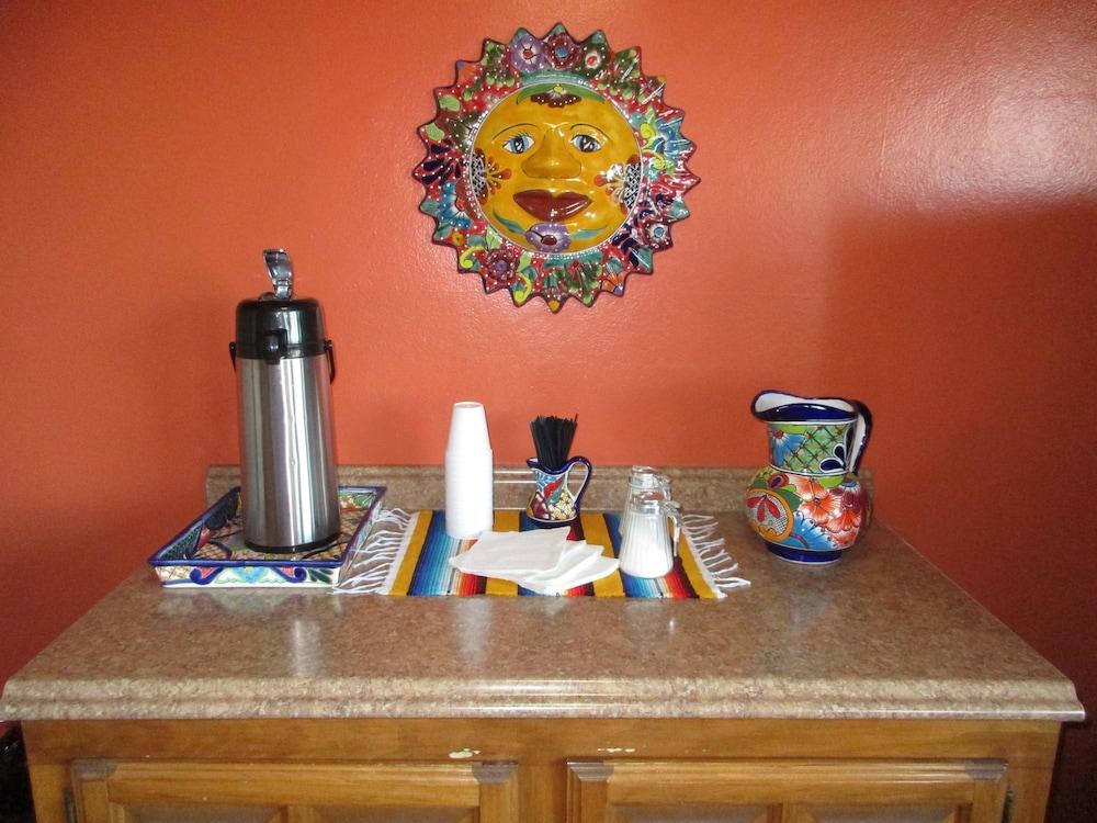 El Patio Inn photo 3