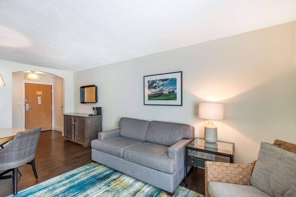 Best Western Plus University Park Inn & Suites photo 83
