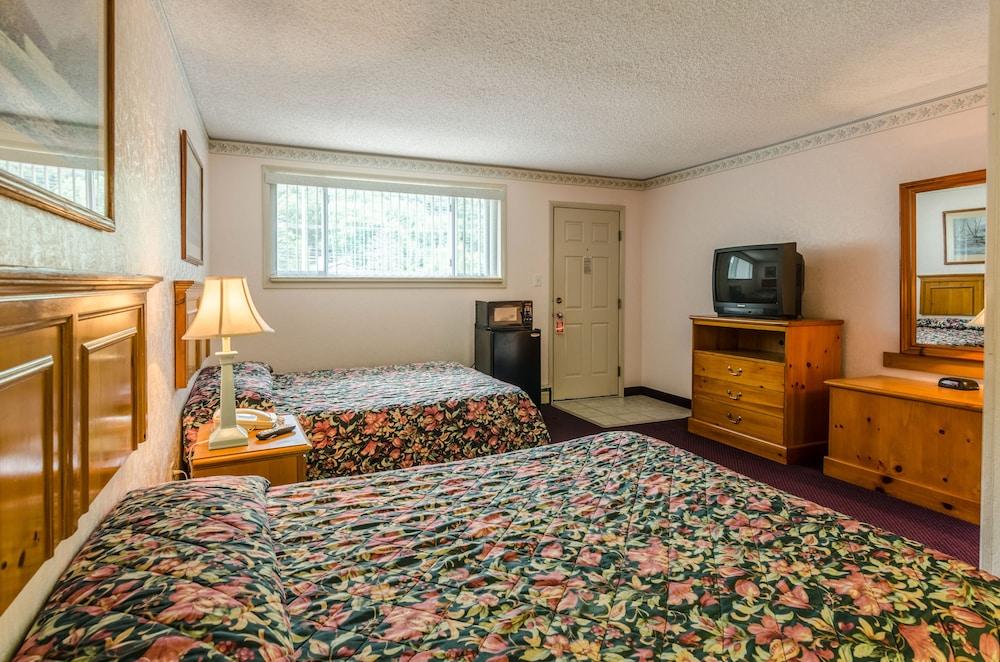 Highland Hills Motel and Cabins – A Master Hosts Resort photo 13