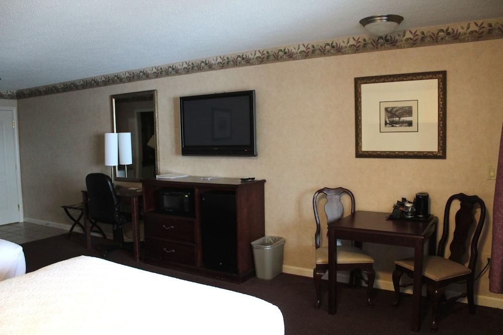 Shiretown Inn & Suites photo 8