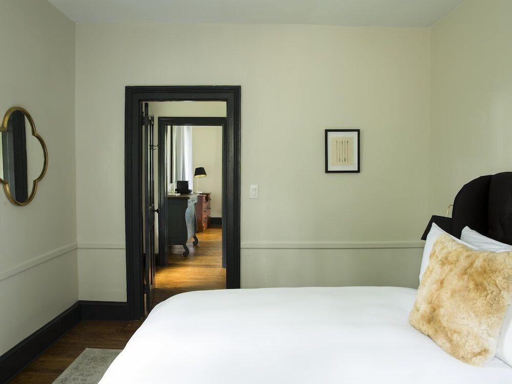 Hasbrouck House photo 18