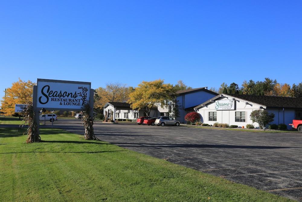 Shawano Four Seasons Hotel photo 15