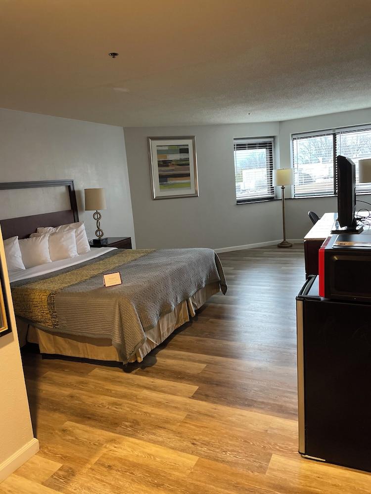 APM Inn and Suites photo 1