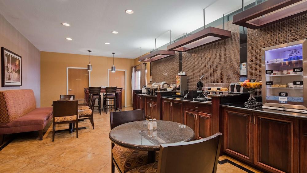 Best Western Manhattan Inn photo 26