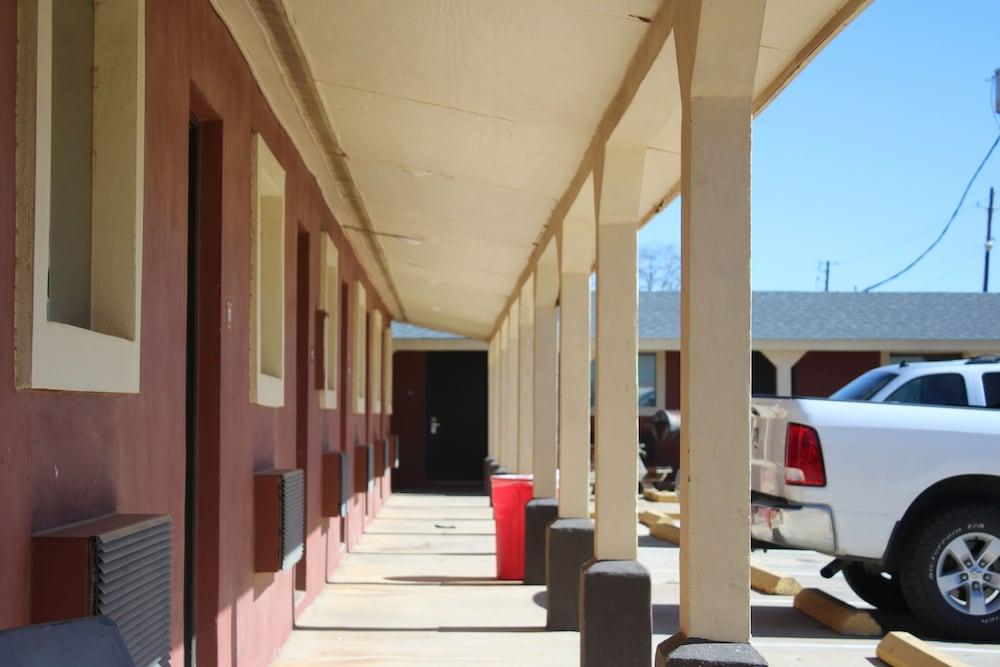 Village Inn Cotulla photo 37