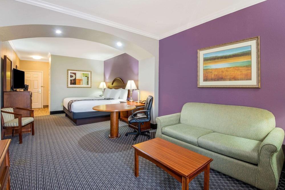 La Quinta Inn & Suites by Wyndham Gainesville photo 8