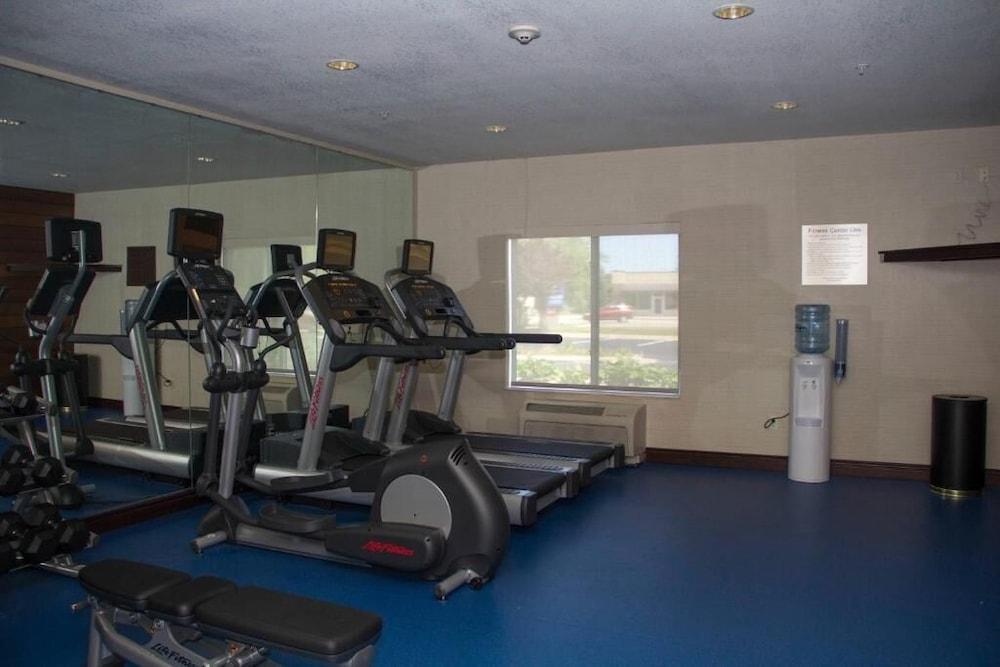 Comfort Inn & Suites photo 16
