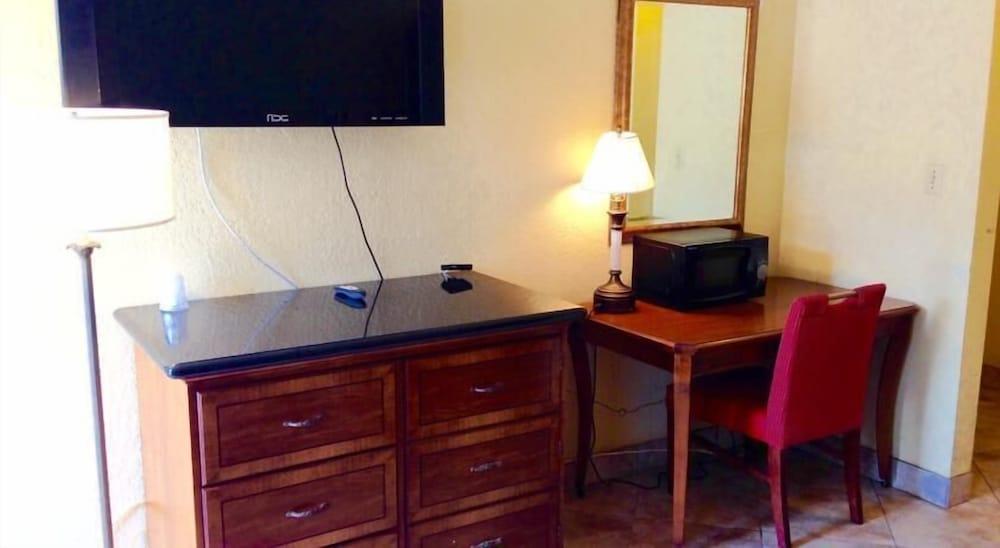 Cadillac Motel photo 15