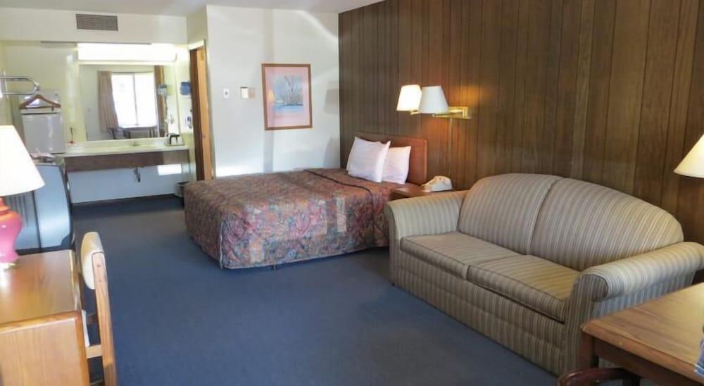 Coachlight Motel photo 3