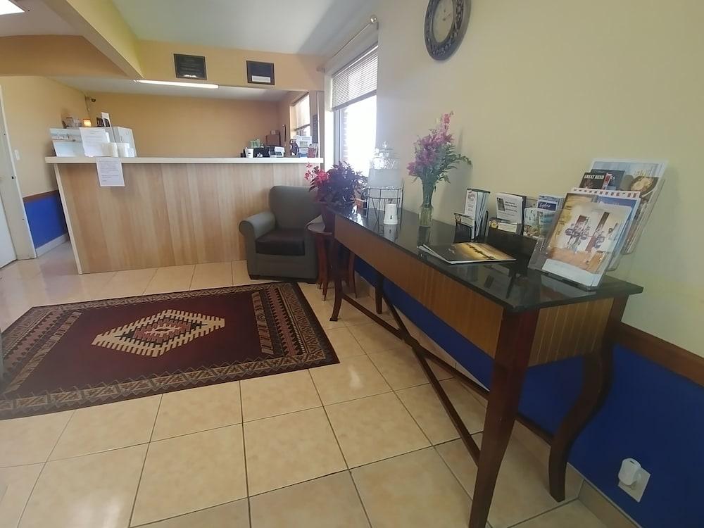 Travelodge by Wyndham Great Bend photo 2