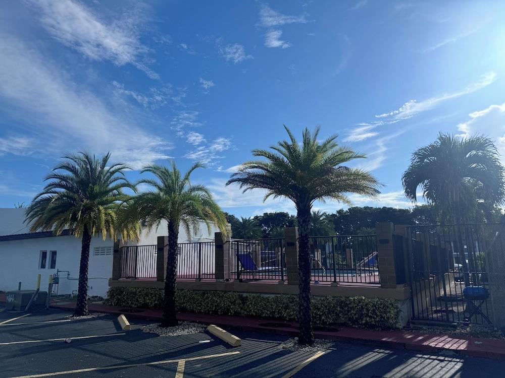 Econo Lodge Inn & Suites Florida City photo 4