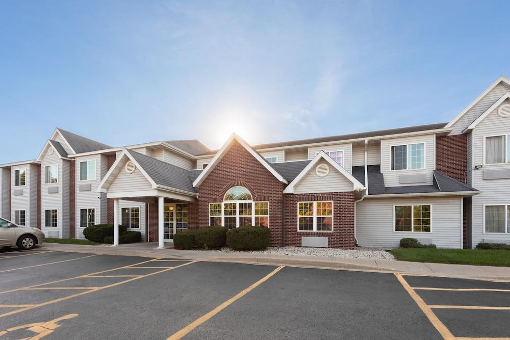 Americas Best Value Inn & Suites Racine photo 43