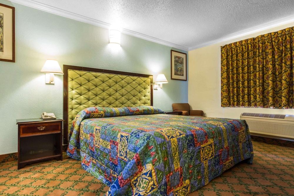 Econo Lodge photo 7