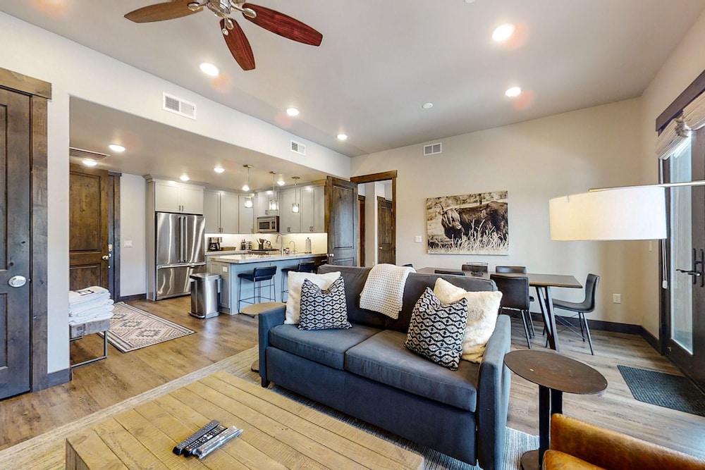 The Residences at Blackstone photo 10