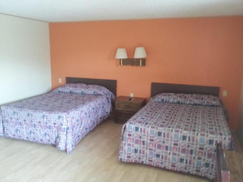 Mustang Motel photo 7