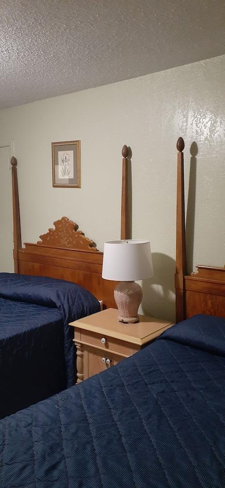 Hawaiian Inn Beach Resort photo 24