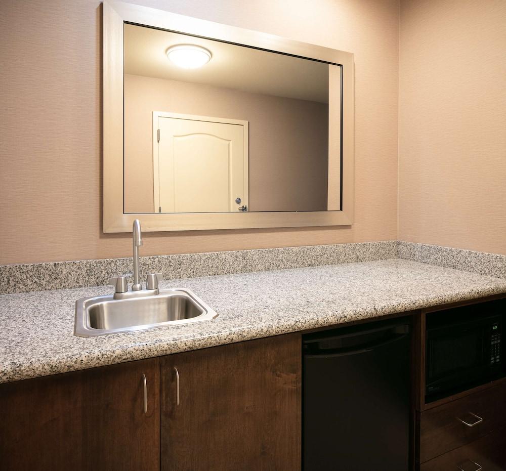 Hampton Inn & Suites Lincoln - Northeast I-80 photo 13