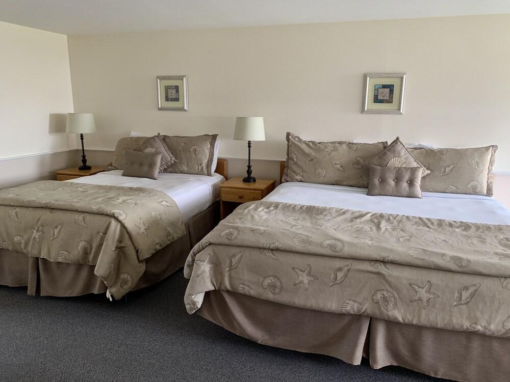Lighthouse Inn photo 17