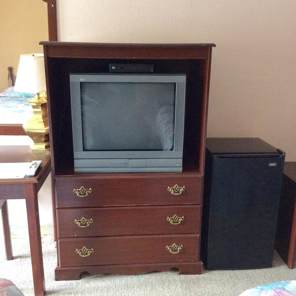 Budget Inn photo 13