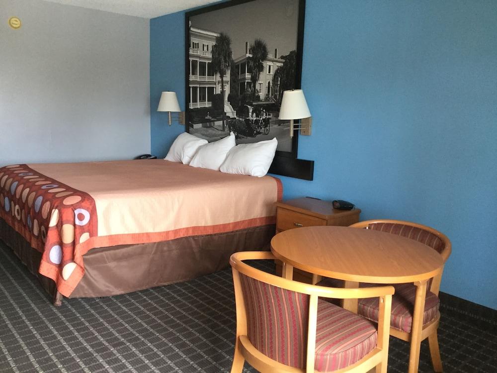 Super 8 by Wyndham Walterboro photo 4