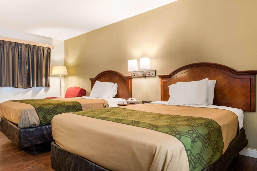 Econo Lodge Holland - Toledo photo 8