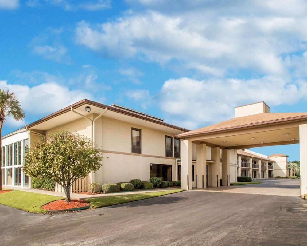 Quality Inn & Suites Ridgeland photo 34