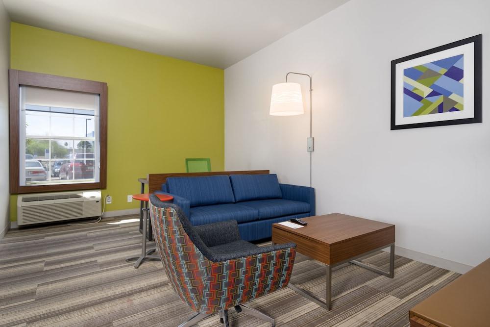 Holiday Inn Express Hotel & Suites Phoenix-Airport by IHG photo 25