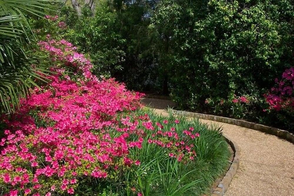Monmouth Historic Inns and Gardens photo 35