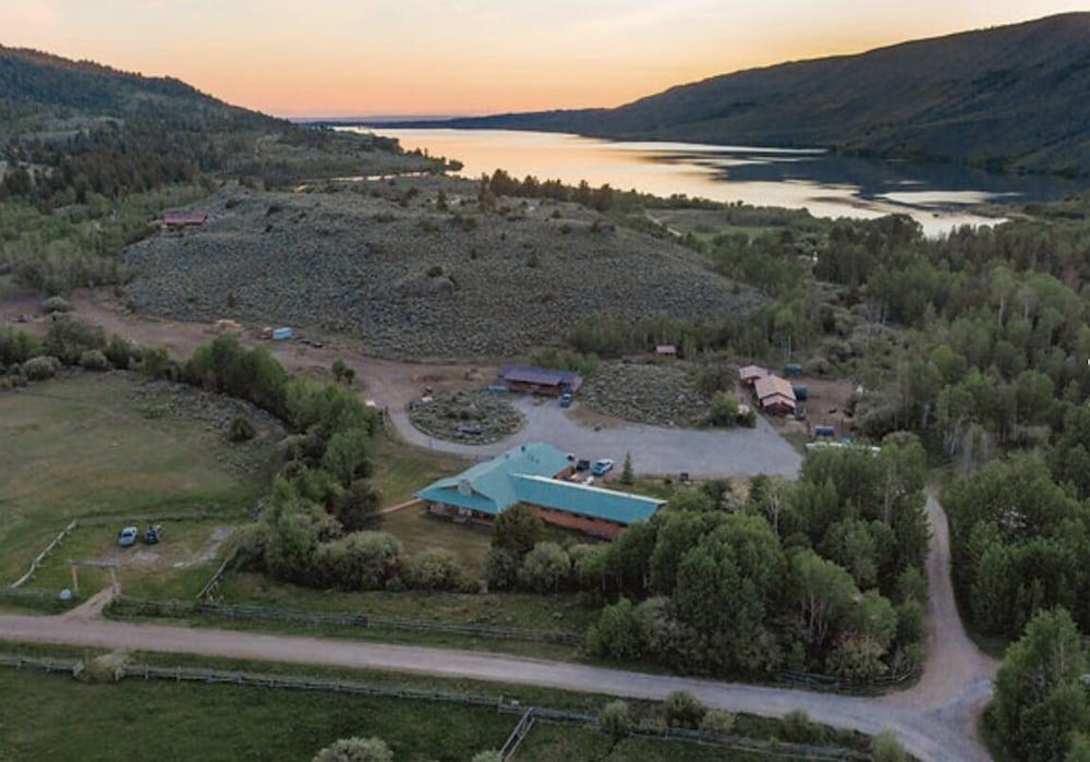 Boulder Lake Lodge photo 2