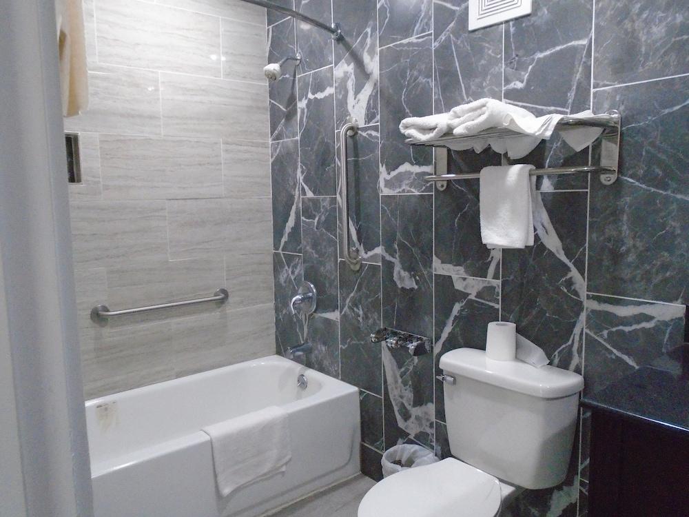 Town House Motel photo 24