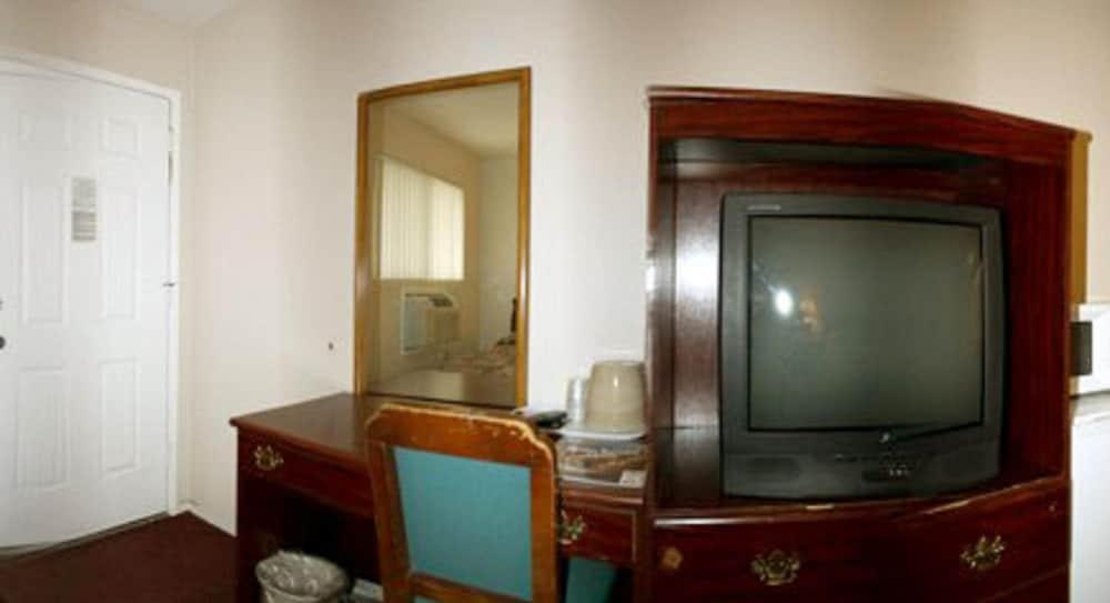 Sunset Inn and Suites photo 12