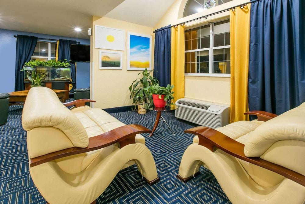 Days Inn & Suites by Wyndham Pryor photo 10