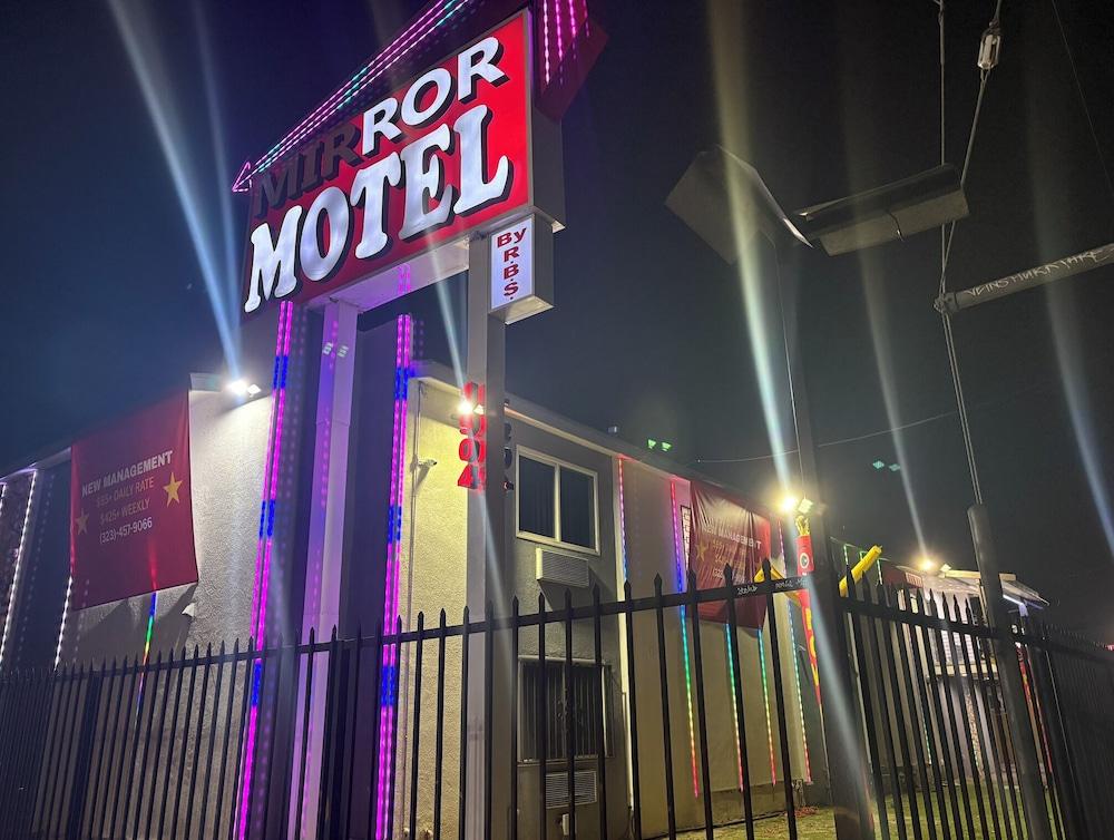 Mirror Motel photo 10