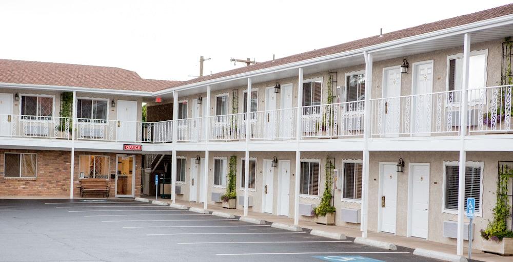 Chalet Motel photo 28