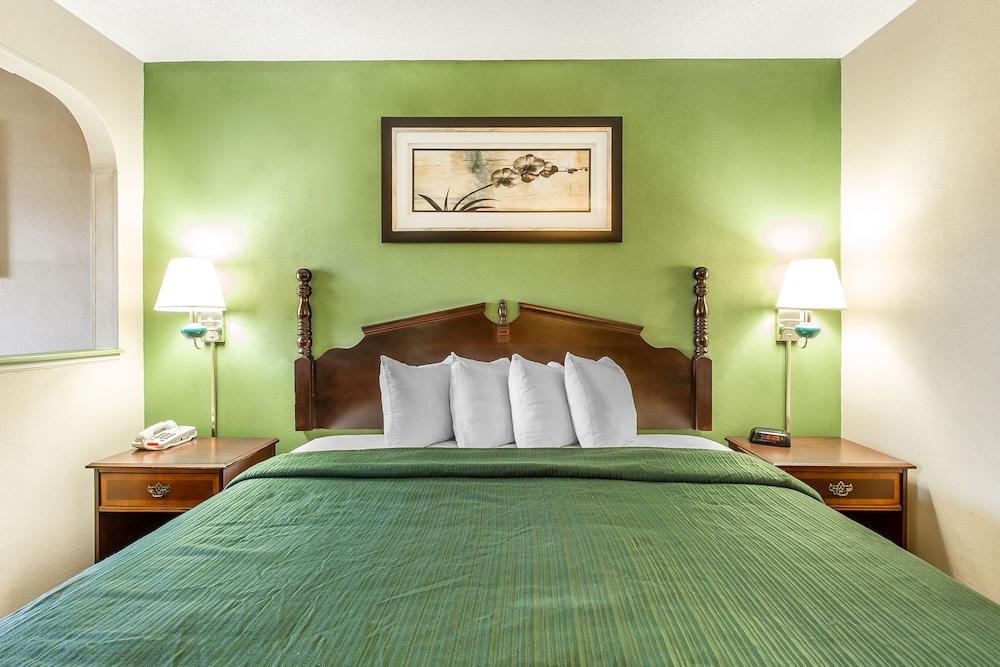 Quality Inn & Suites Macon North photo 18