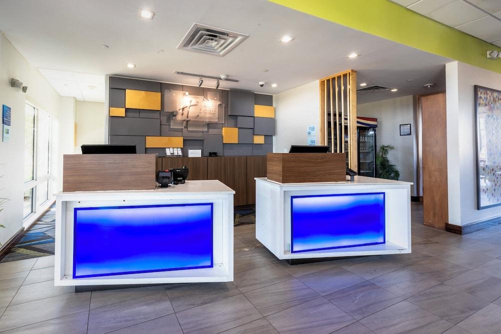 Holiday Inn Express & Suites Dallas Northeast - Arboretum by IHG photo 40