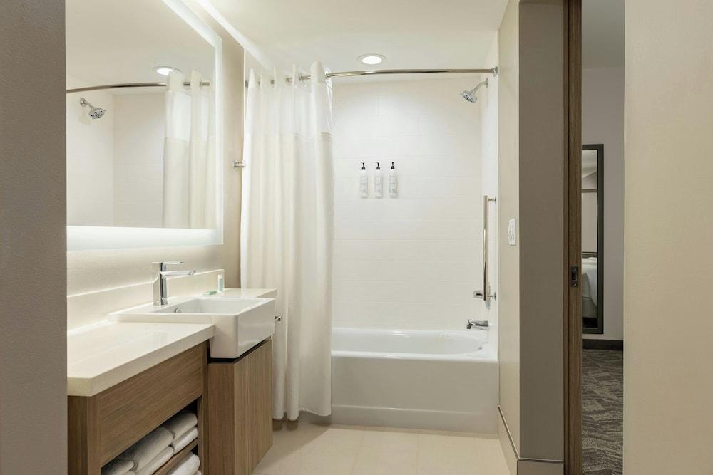 Springhill Suites By Marriott Fargo photo 28