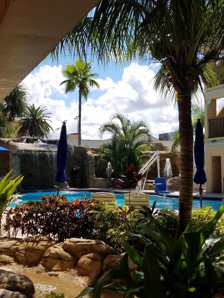 Coconut Cove All-Suite Hotel photo 5