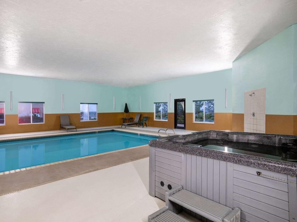 Baymont by Wyndham Limon photo 8